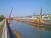 河川改修工事（神奈川県、鋼矢板ⅤL・ⅥL型）