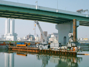 道路擁壁兼用護岸築造工事（愛知県、鋼管矢板φ1100）