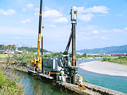 水路改修での事例（和歌山県、圧入施工1）