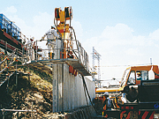 道路拡幅のための土留擁壁工事（奈良県、コンクリート矢板 KC300）